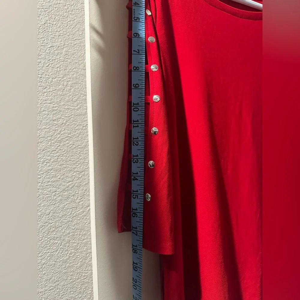Medium Red Top - Picture 7 of 7